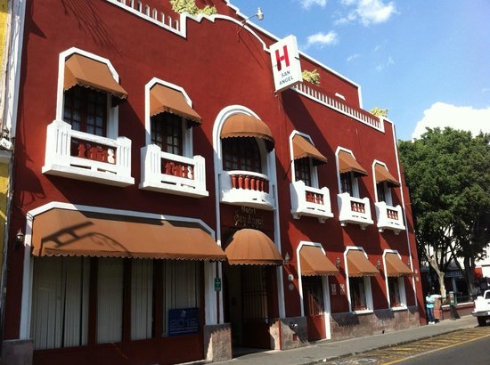 <span style="font-style: italic; font-weight: bold;">Hoteles</span>